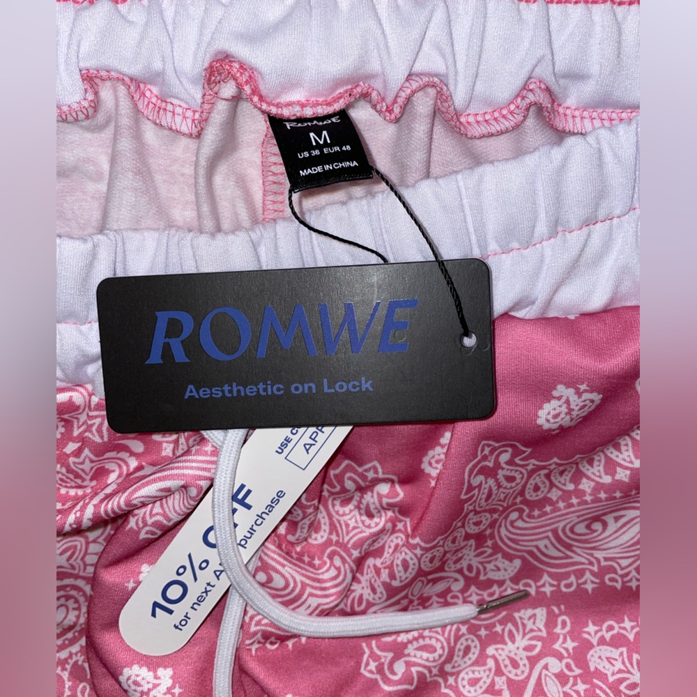 Romwe pink bandana print shorts, Size Medium, BNWT - Picture 4 of 6